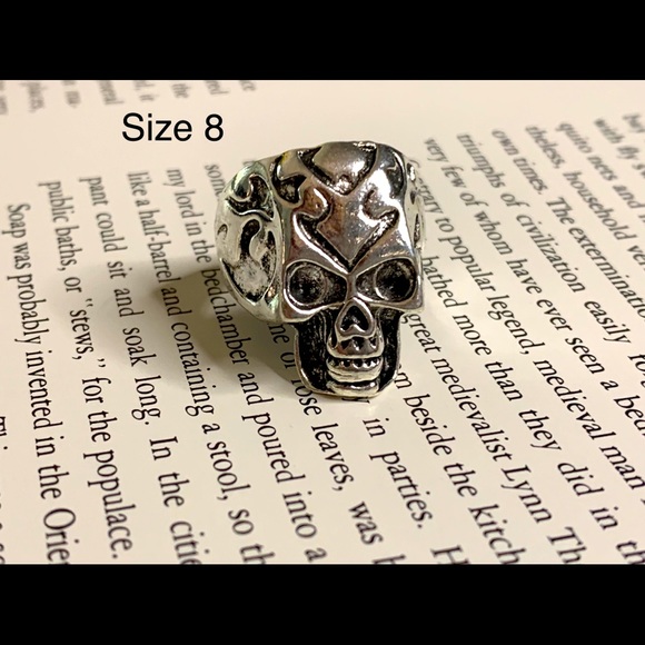 Skull ring - Picture 1 of 2